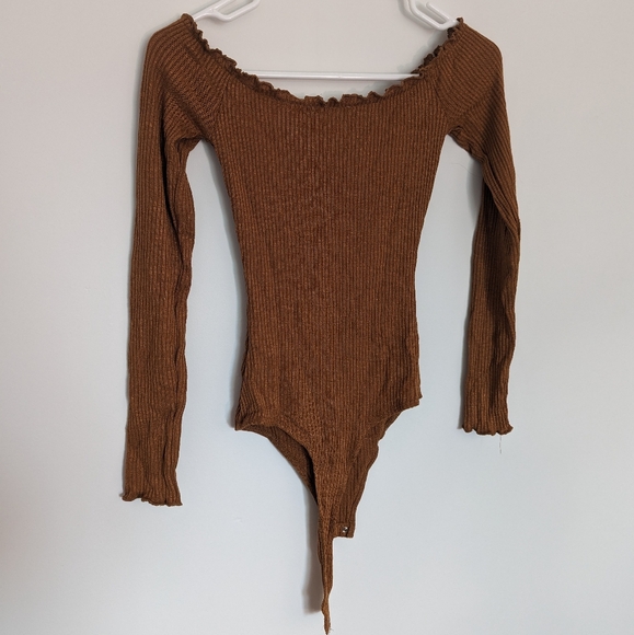 Off the shoulder bodysuit from Garage - Picture 4 of 4